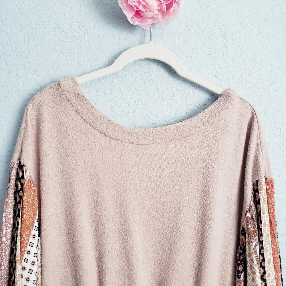 Illa Illa Bohemian Floral Mixed Media Ballon Sleeve Twist Back Knit Top